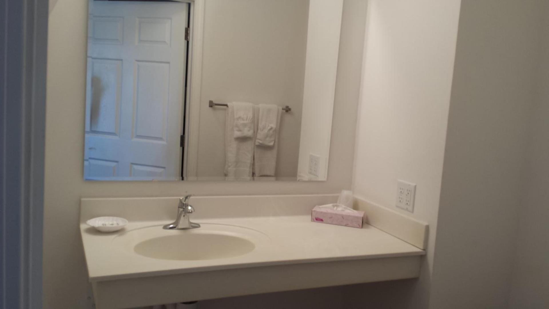 Ramada by Wyndham Williston photo 22