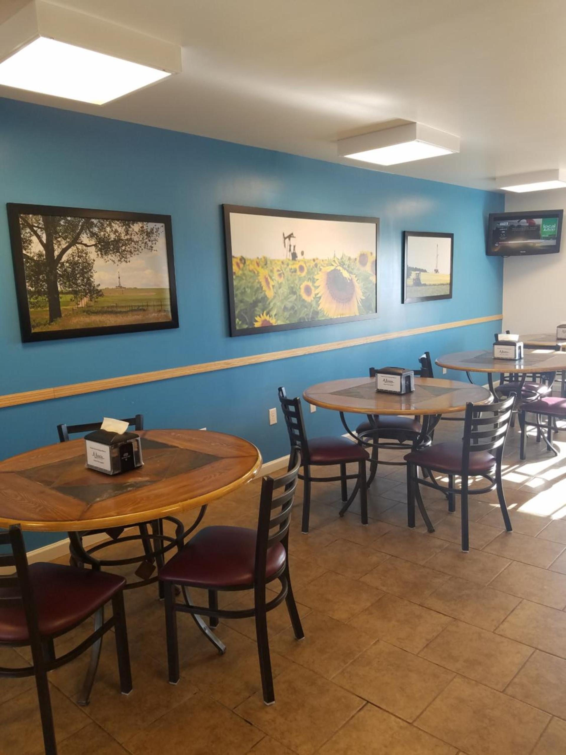 Ramada by Wyndham Williston photo 8