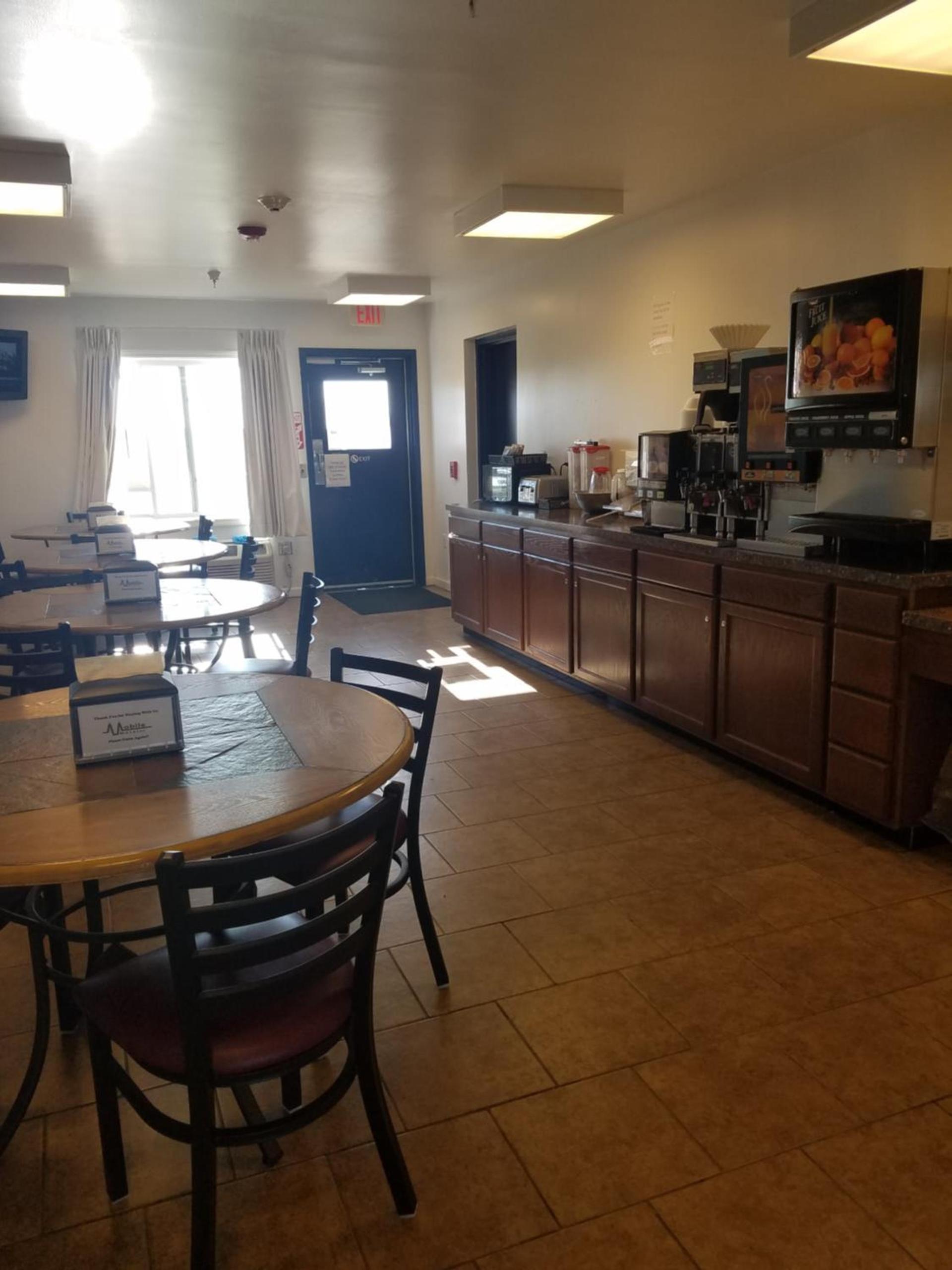 Ramada by Wyndham Williston photo 21