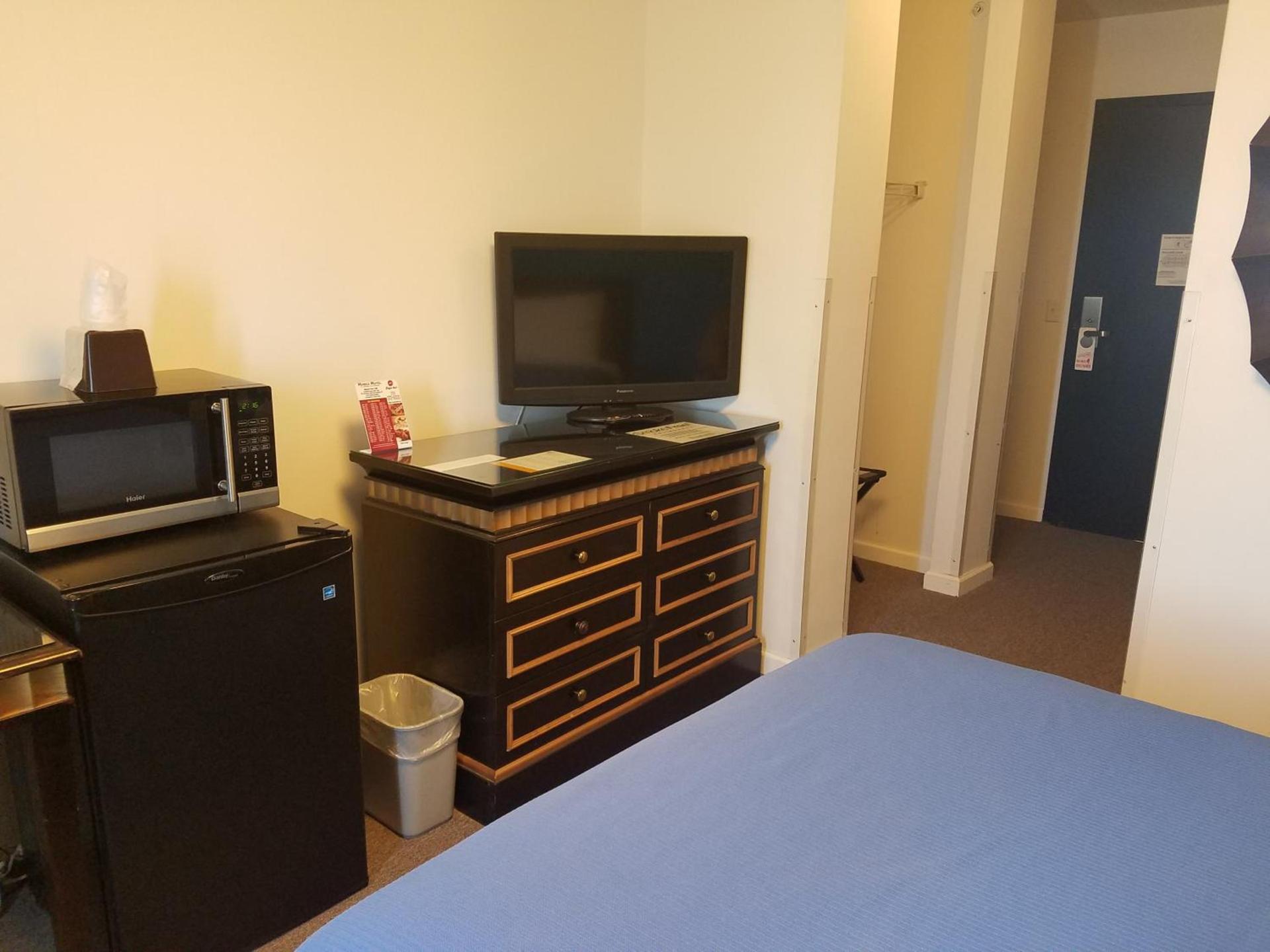 Ramada by Wyndham Williston photo 27