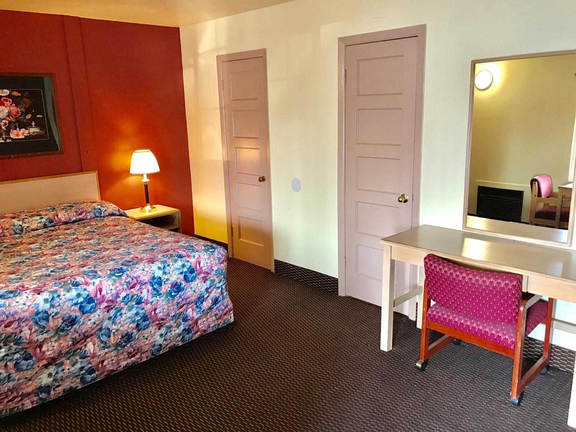Travelers Inn Motel photo 13