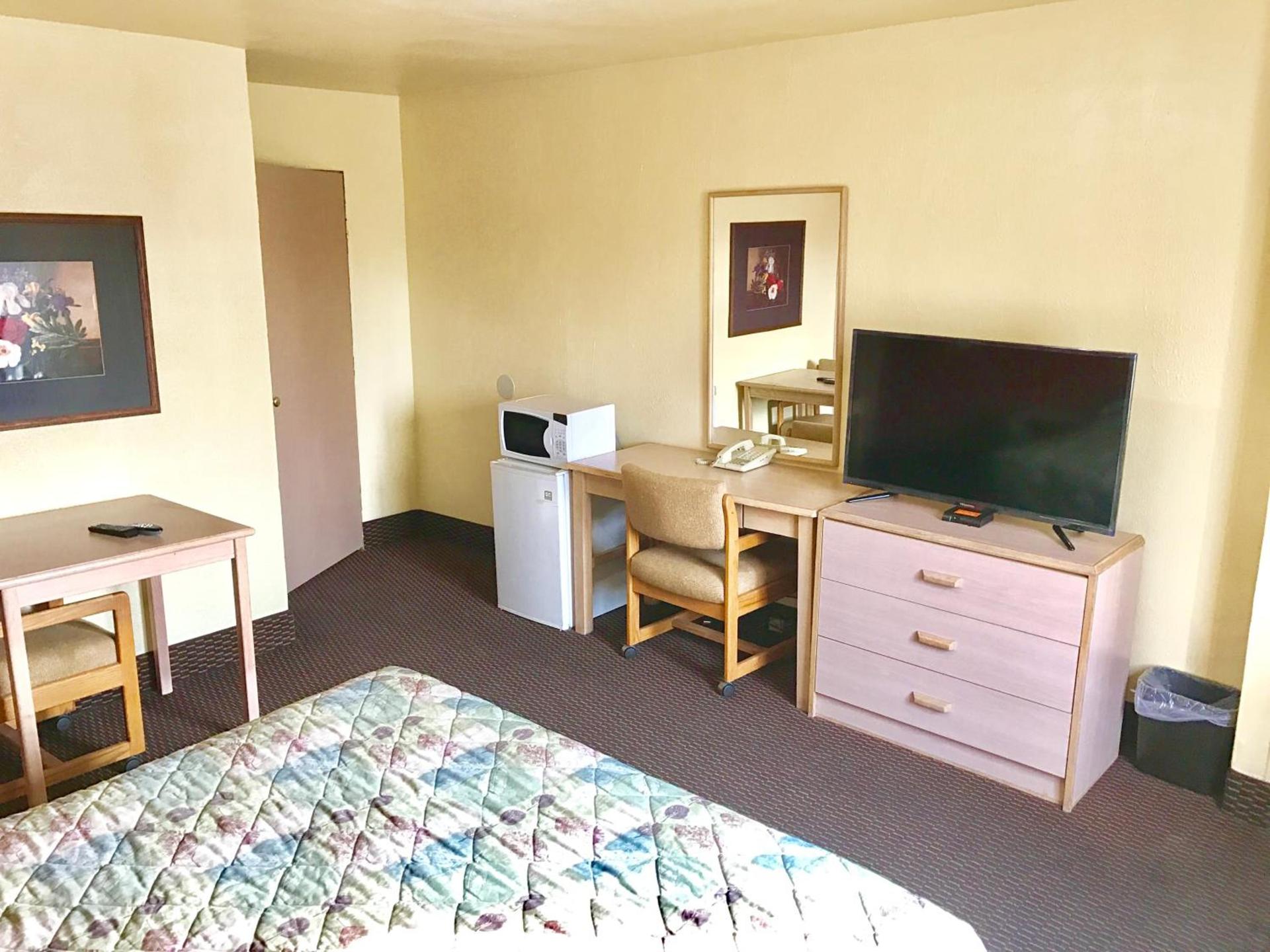 Travelers Inn Motel photo 23