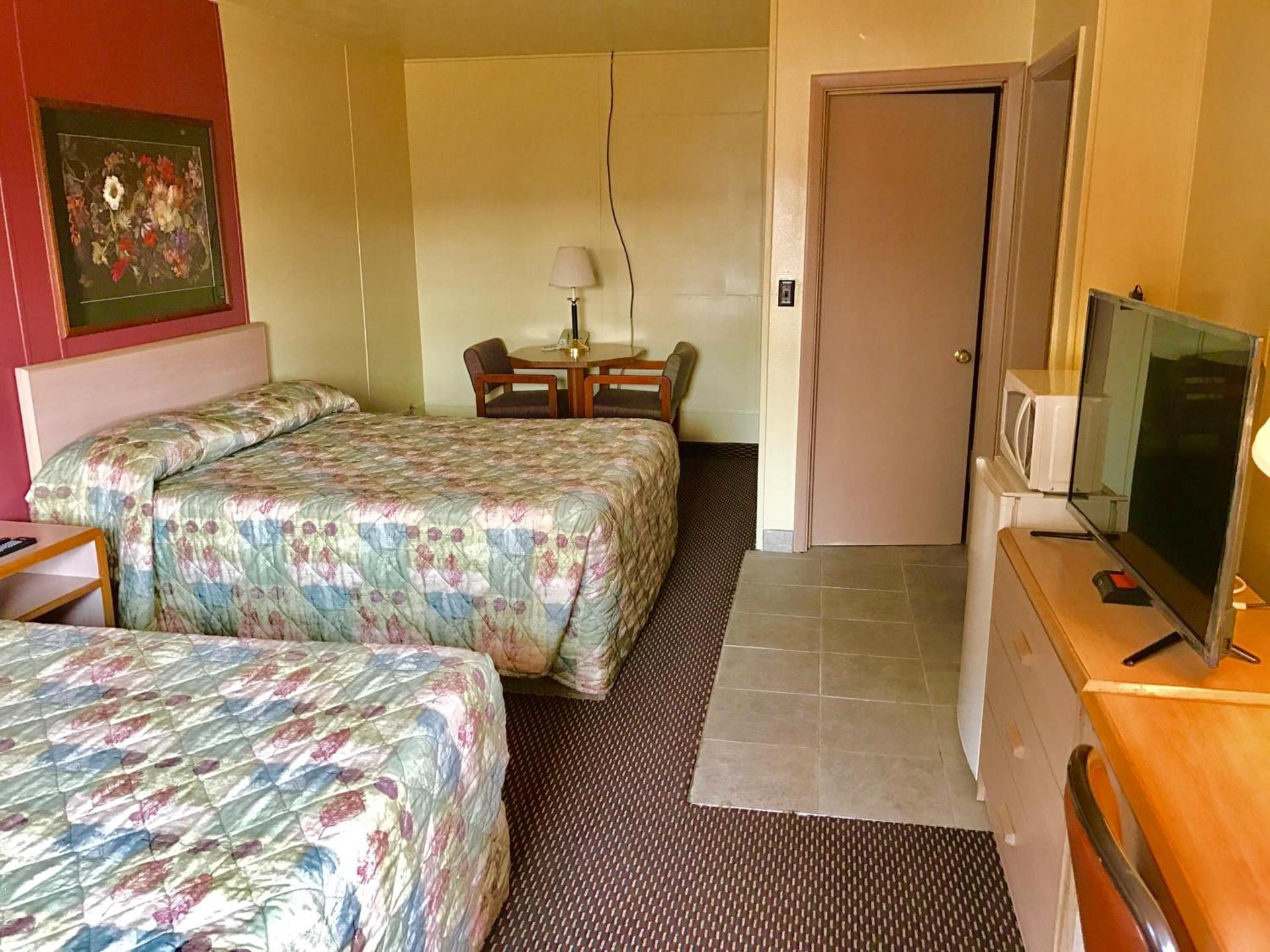 Travelers Inn Motel photo 17
