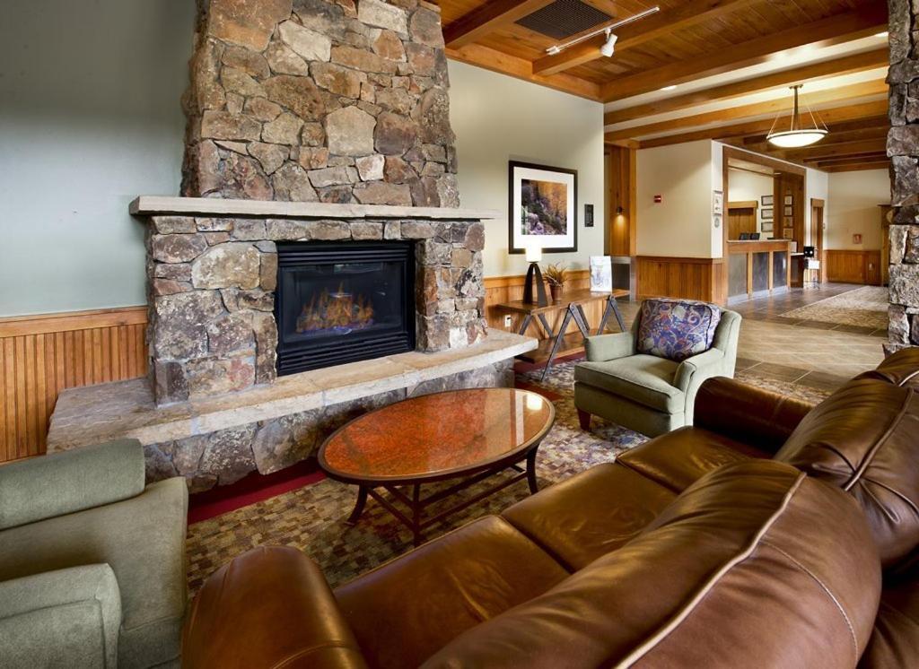 Zephyr Mountain Lodge photo 26