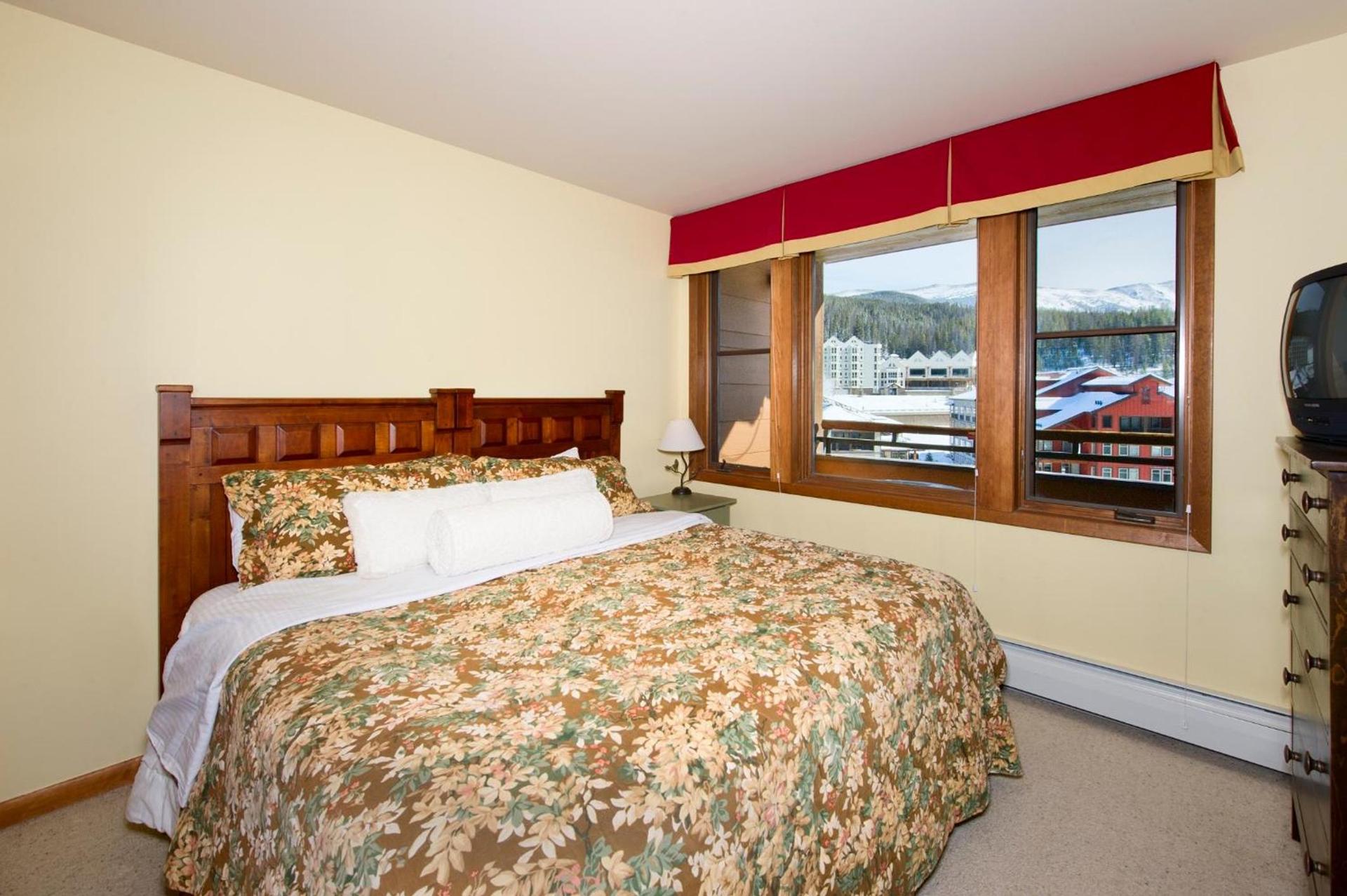 Zephyr Mountain Lodge photo 17