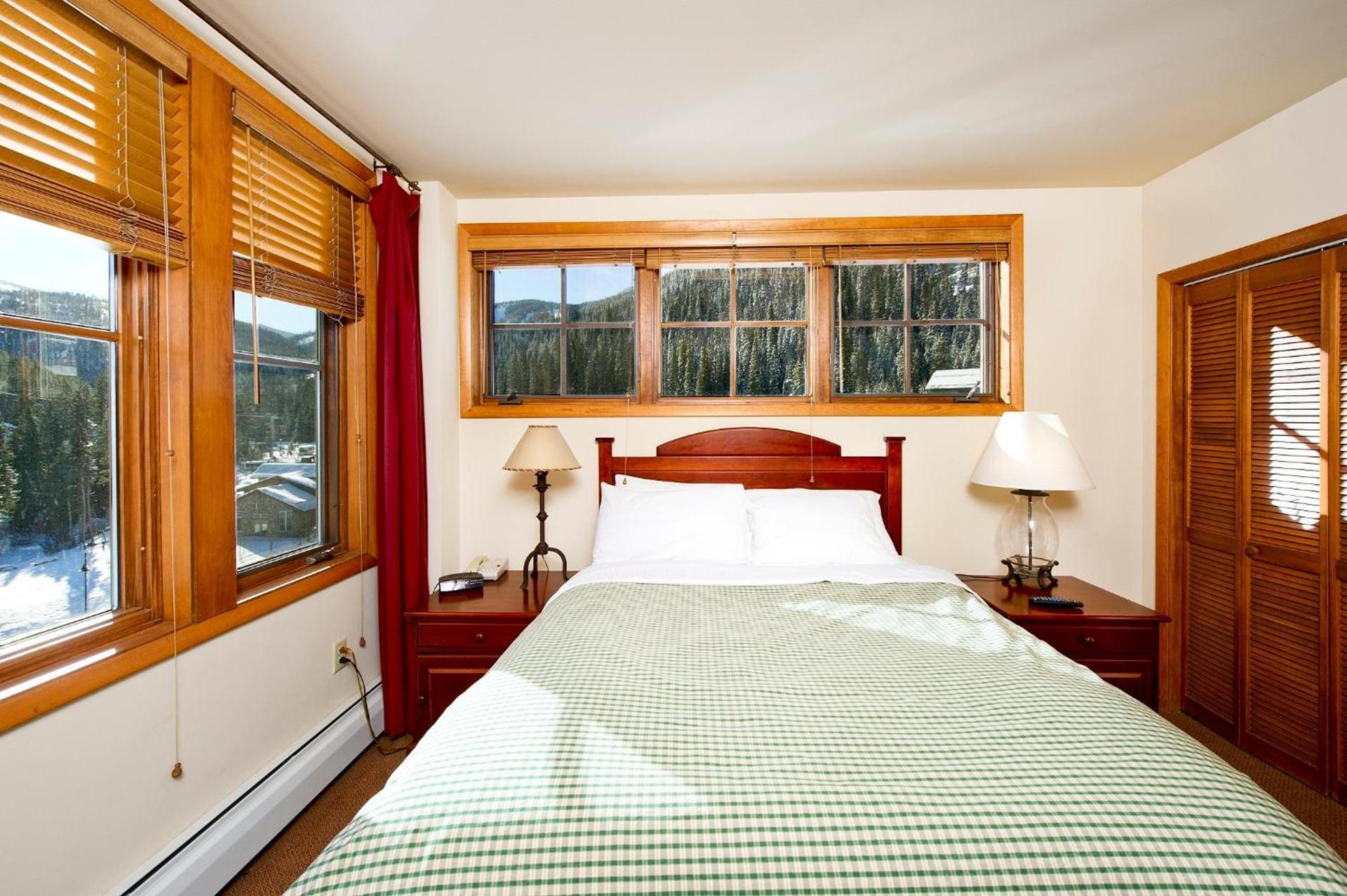 Zephyr Mountain Lodge photo 19