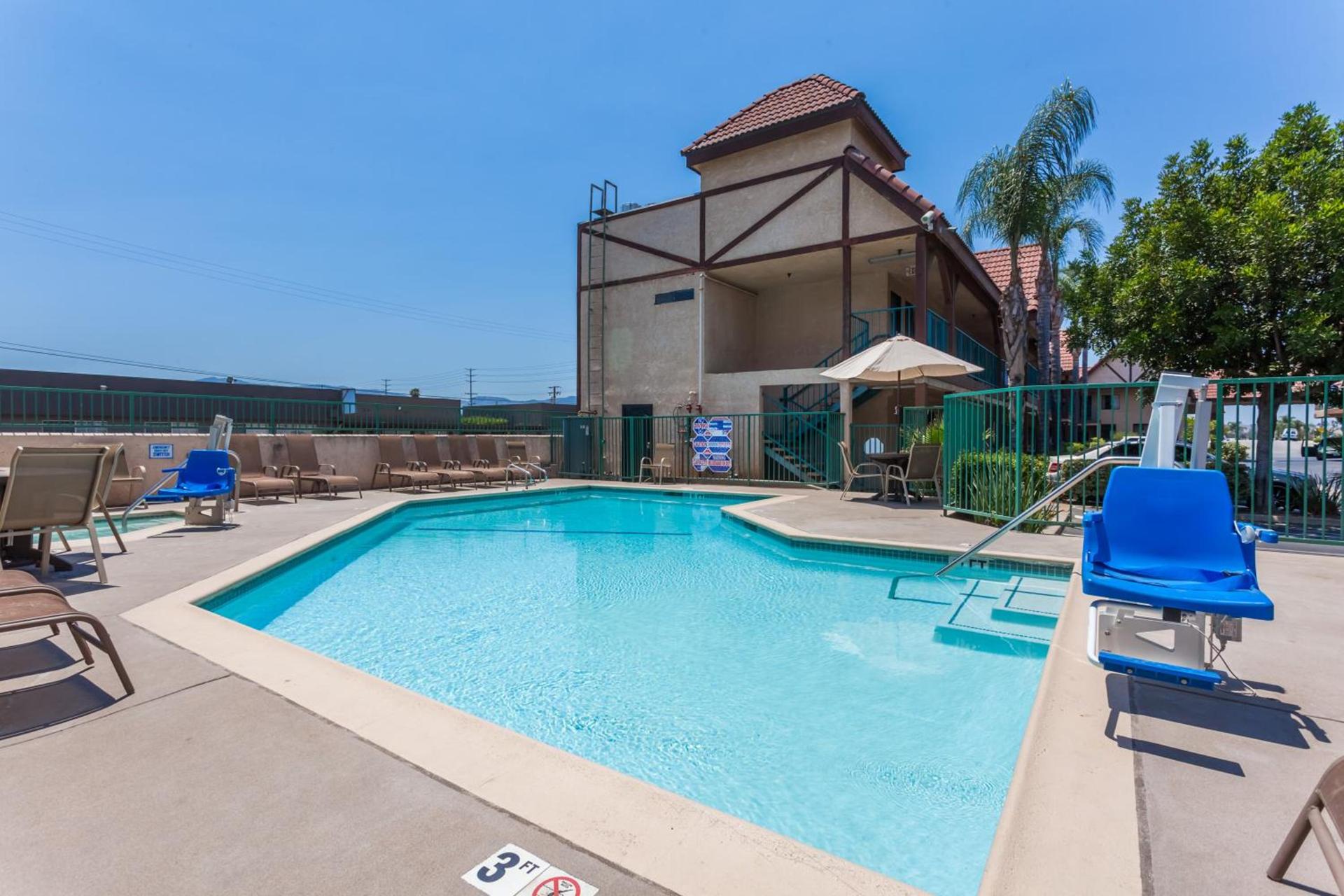 Howard Johnson by Wyndham Norco photo 21