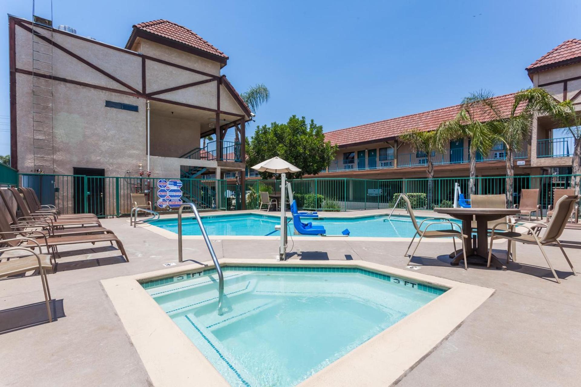 Howard Johnson by Wyndham Norco photo 20