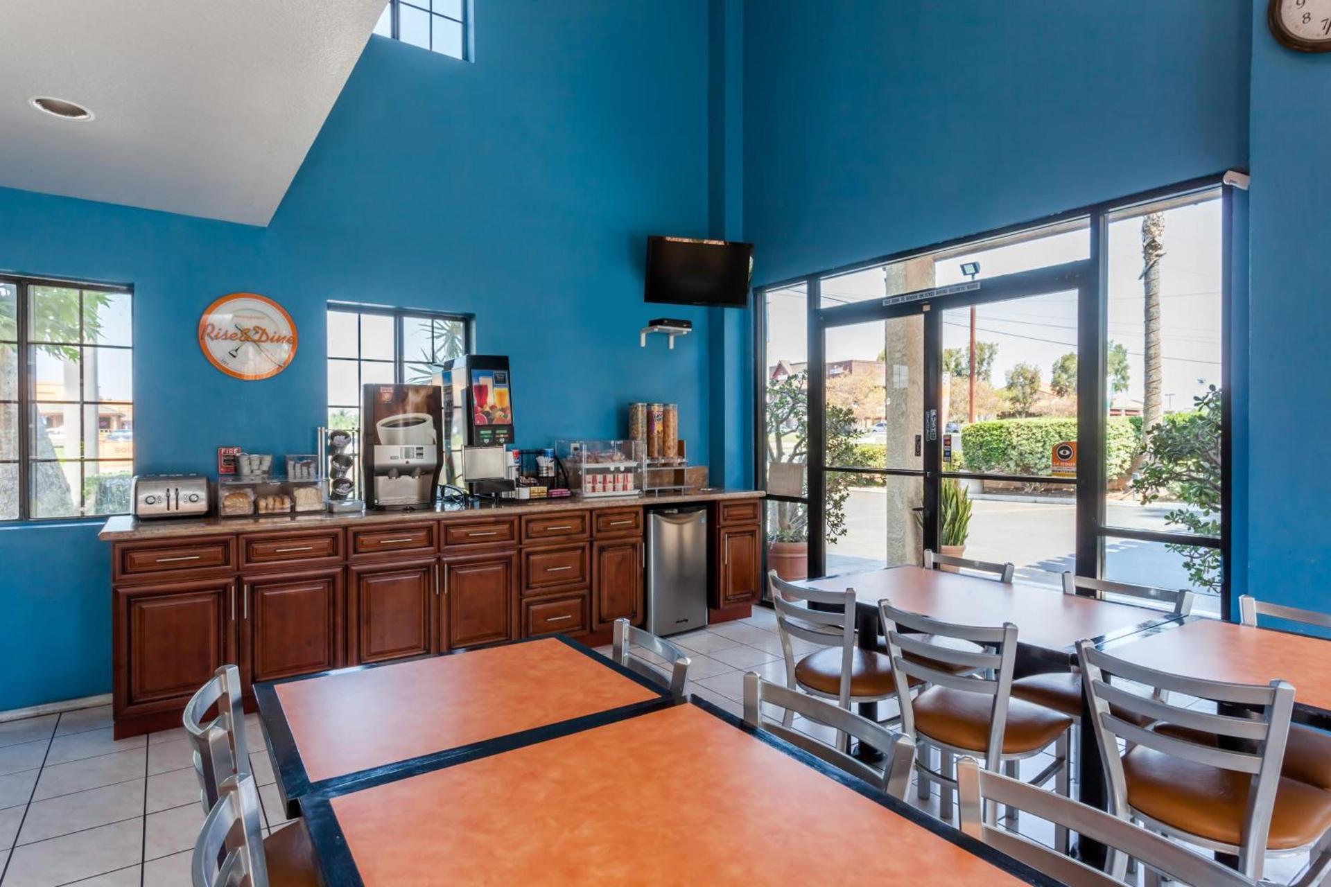 Howard Johnson by Wyndham Norco photo 19