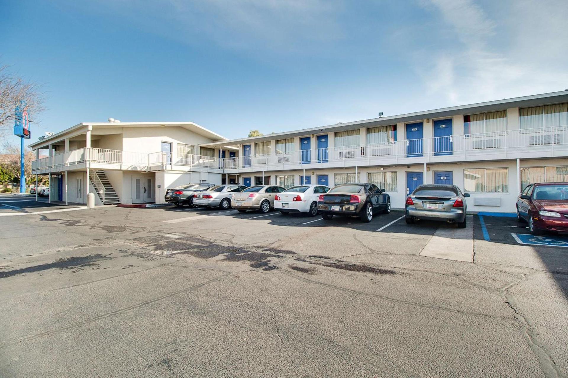 Motel 6-Phoenix, AZ - East photo 2