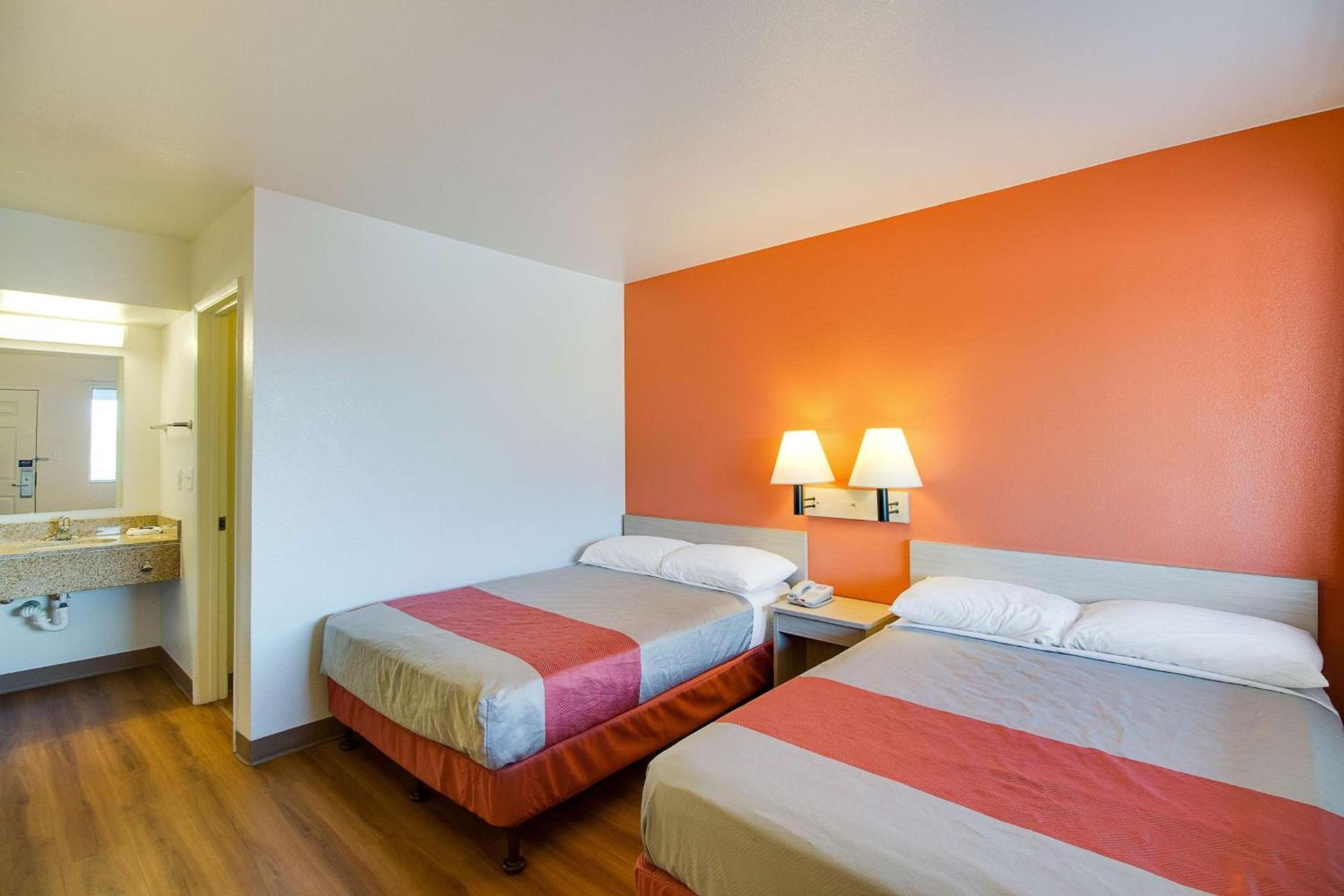 Motel 6-Phoenix, AZ - East photo 8