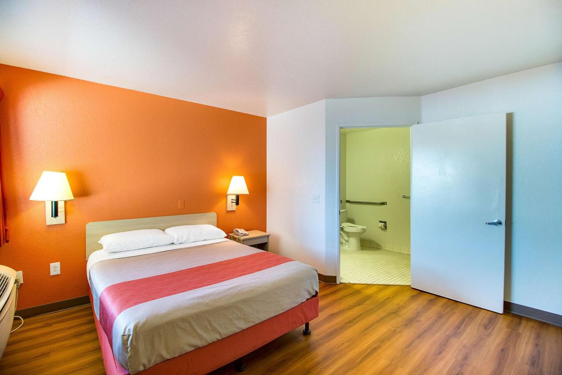 Motel 6-Phoenix, AZ - East photo 13