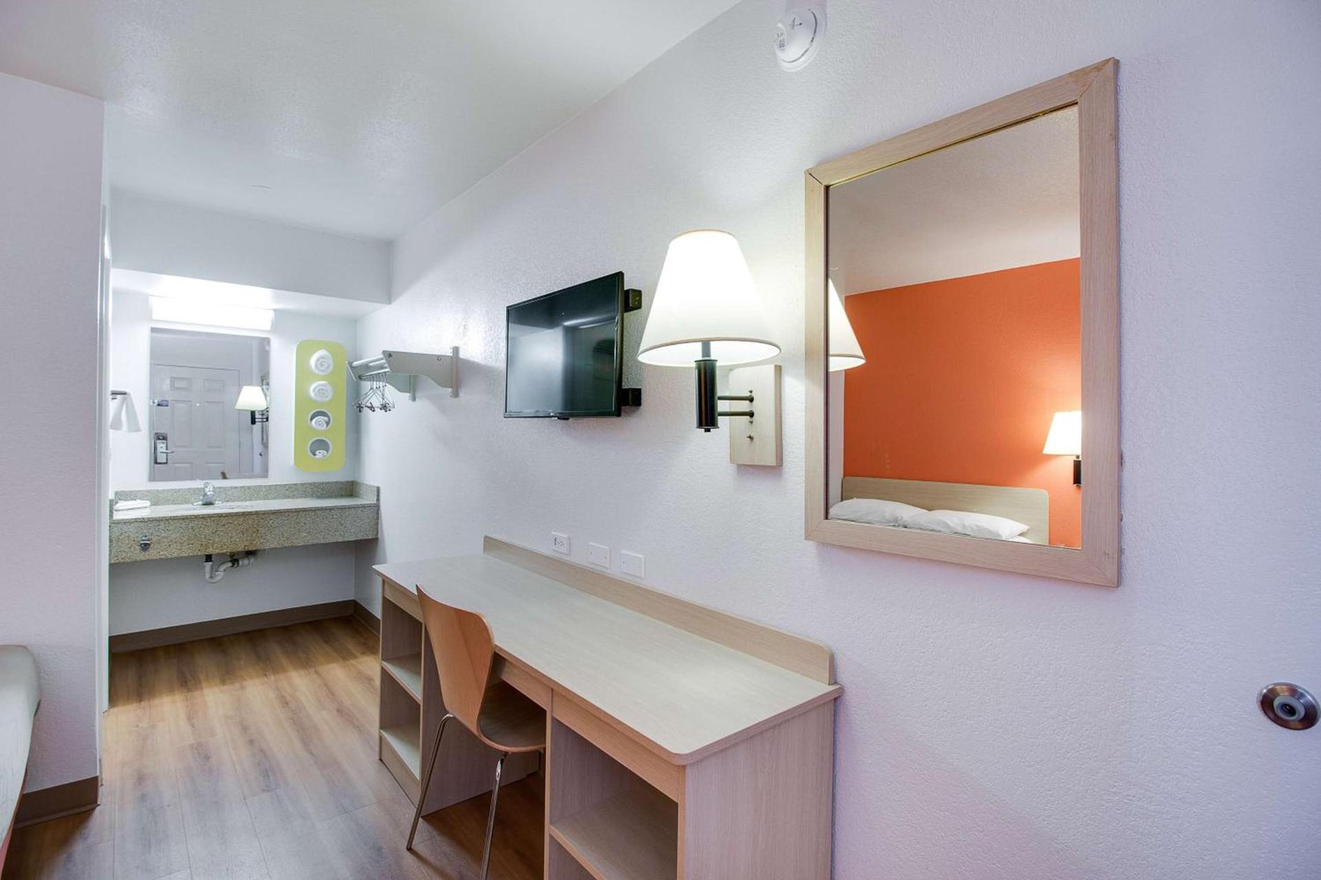 Motel 6-Phoenix, AZ - East photo 11