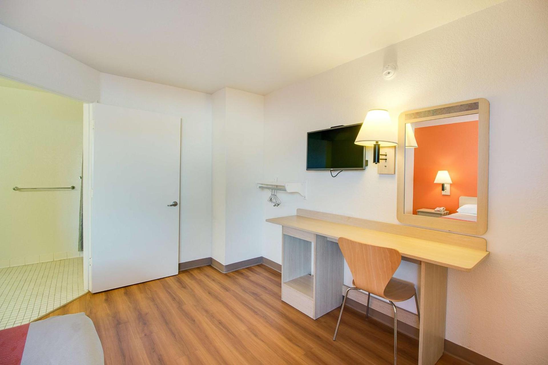Motel 6-Phoenix, AZ - East photo 6