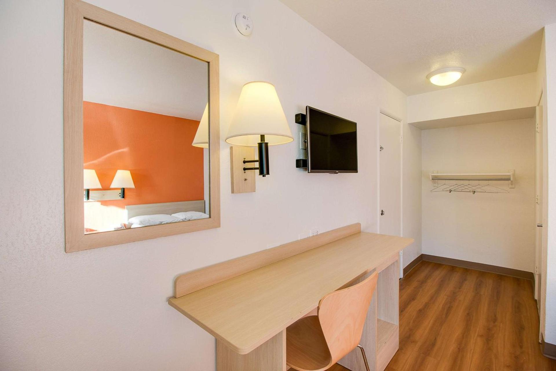 Motel 6-Phoenix, AZ - East photo 7
