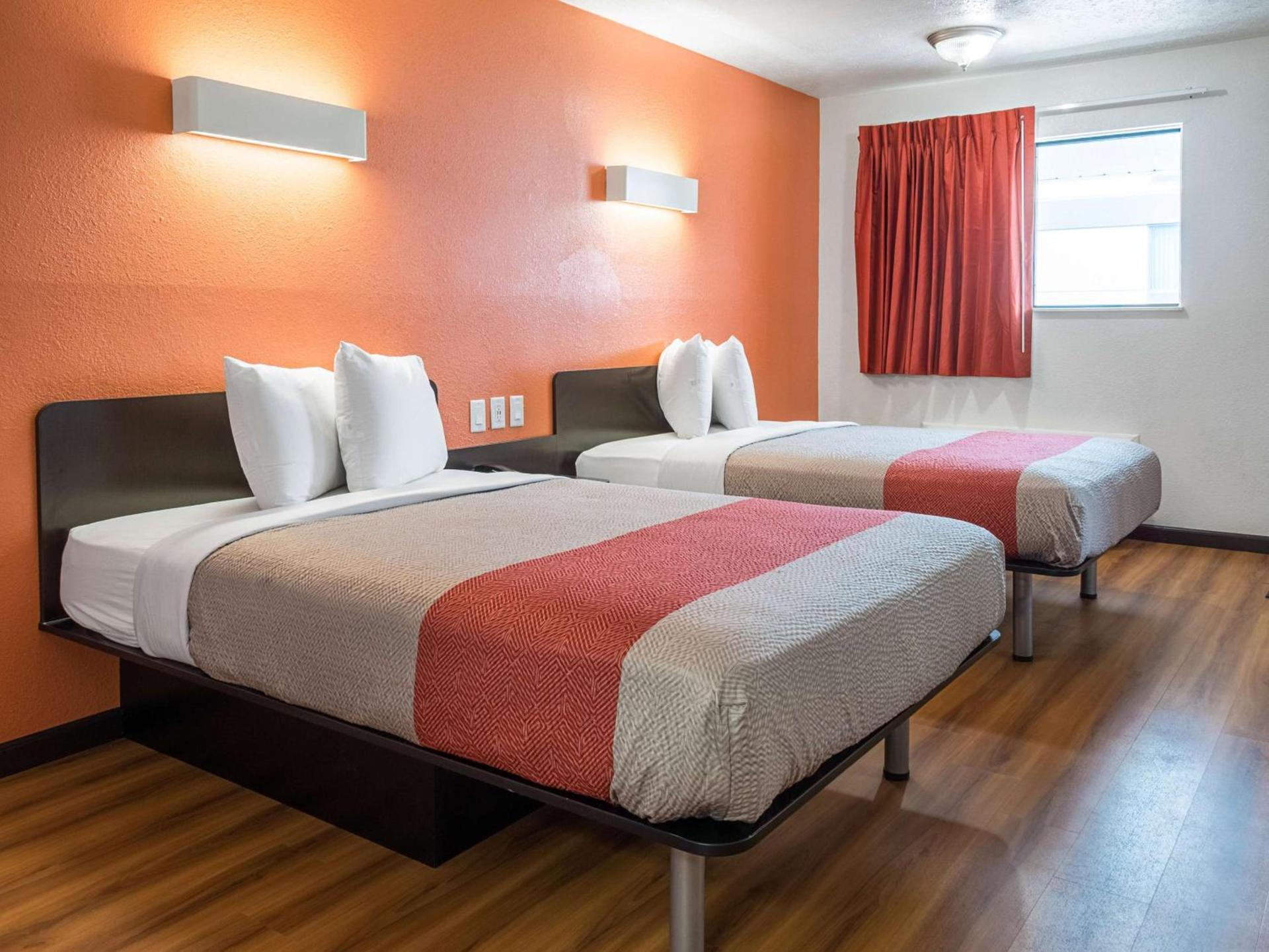 Motel 6-Columbus, OH - OSU photo 6