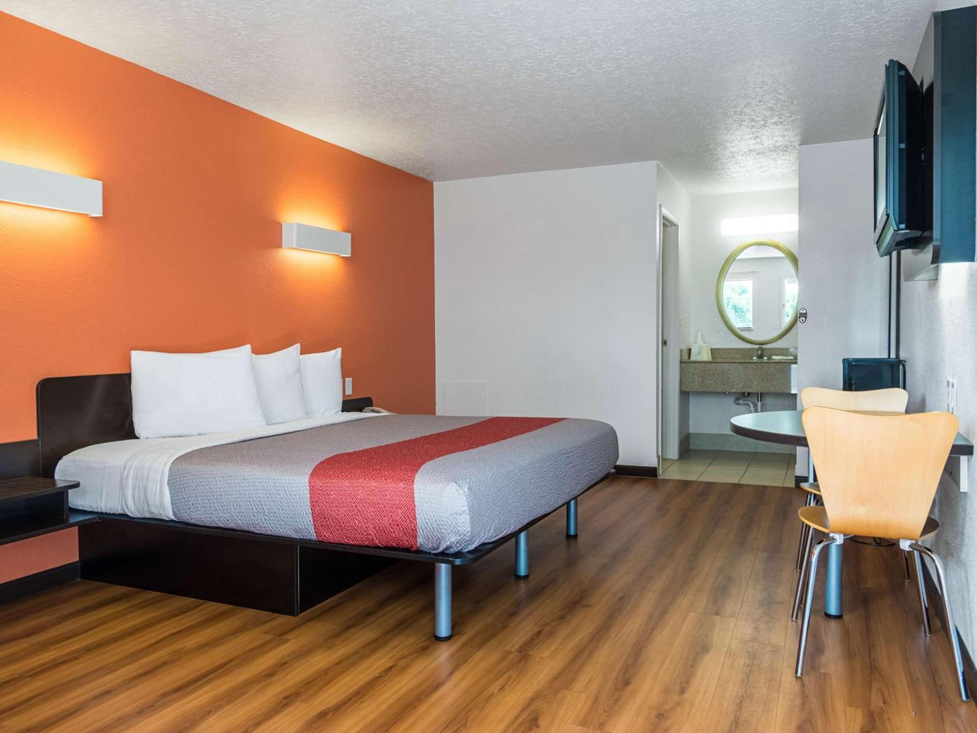Motel 6-Columbus, OH - OSU photo 8