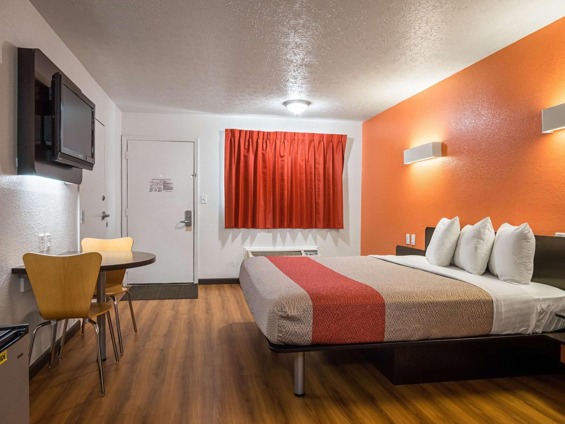 Motel 6-Columbus, OH - OSU photo 11