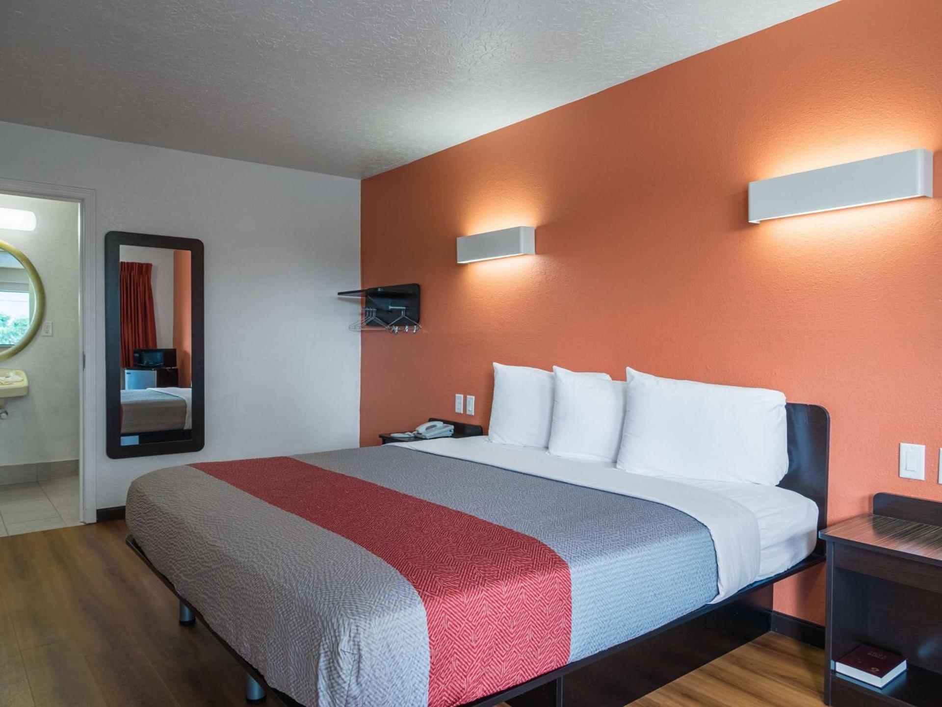 Motel 6-Columbus, OH - OSU photo 12