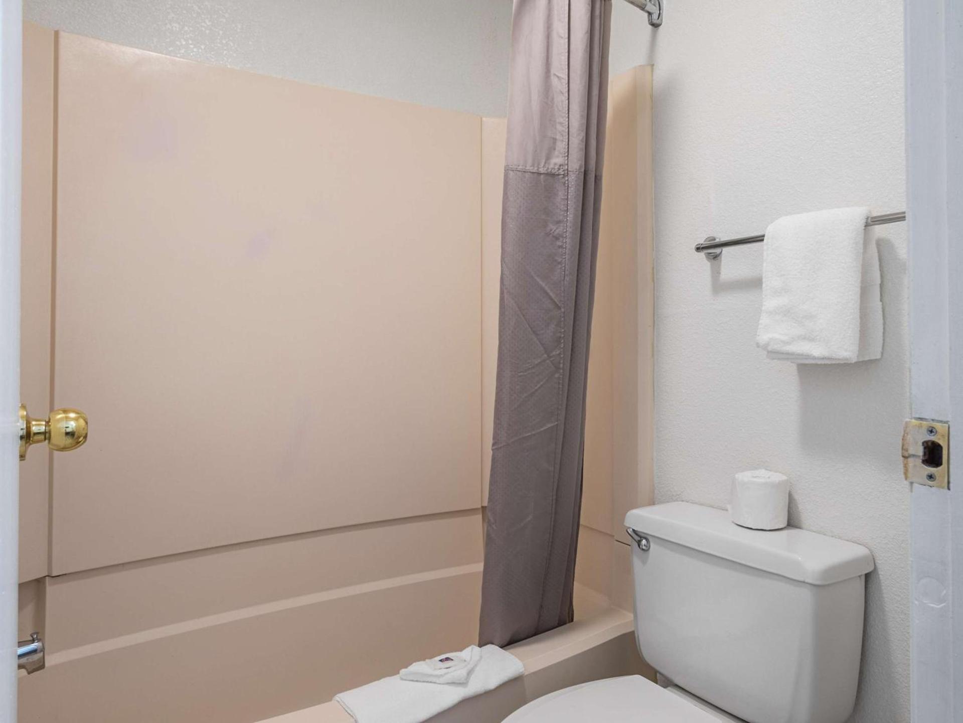 Motel 6-Columbus, OH - OSU photo 18