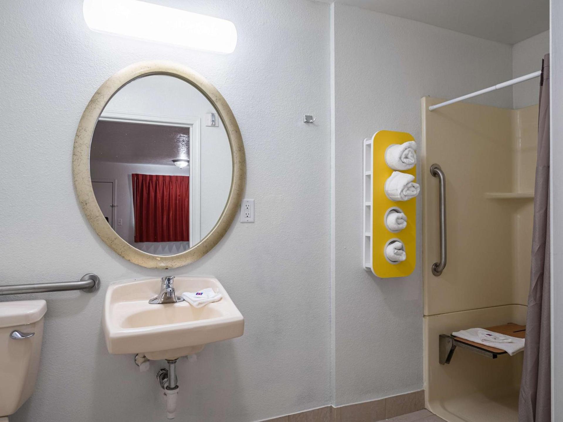 Motel 6-Columbus, OH - OSU photo 22