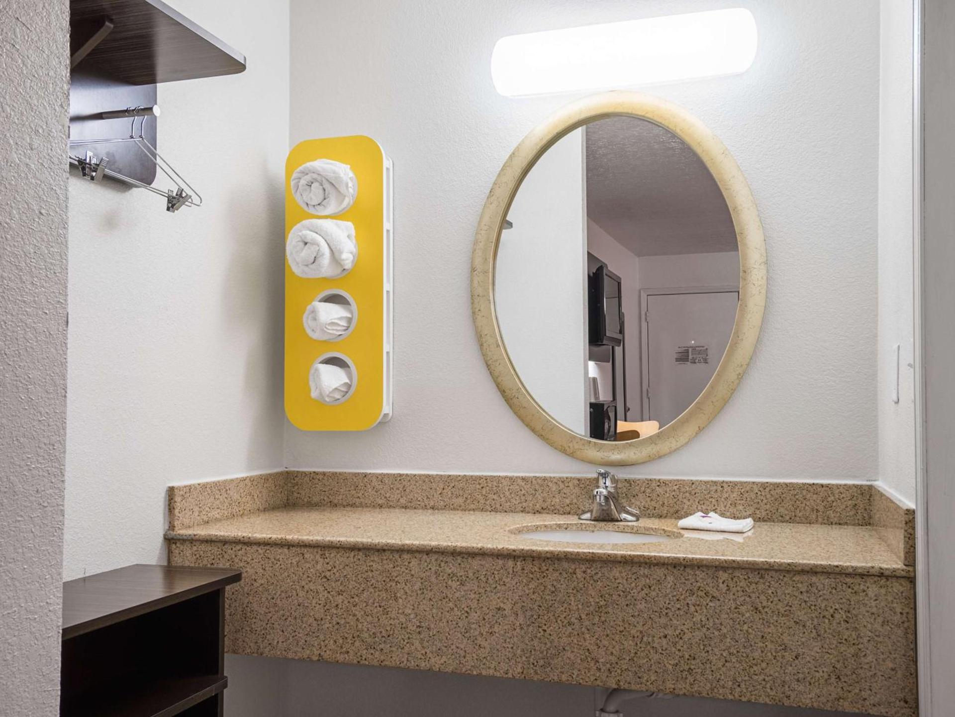Motel 6-Columbus, OH - OSU photo 19