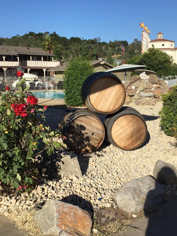 Vino Inn & Suites photo 14