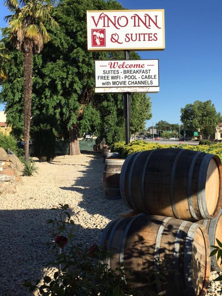Vino Inn & Suites photo 30