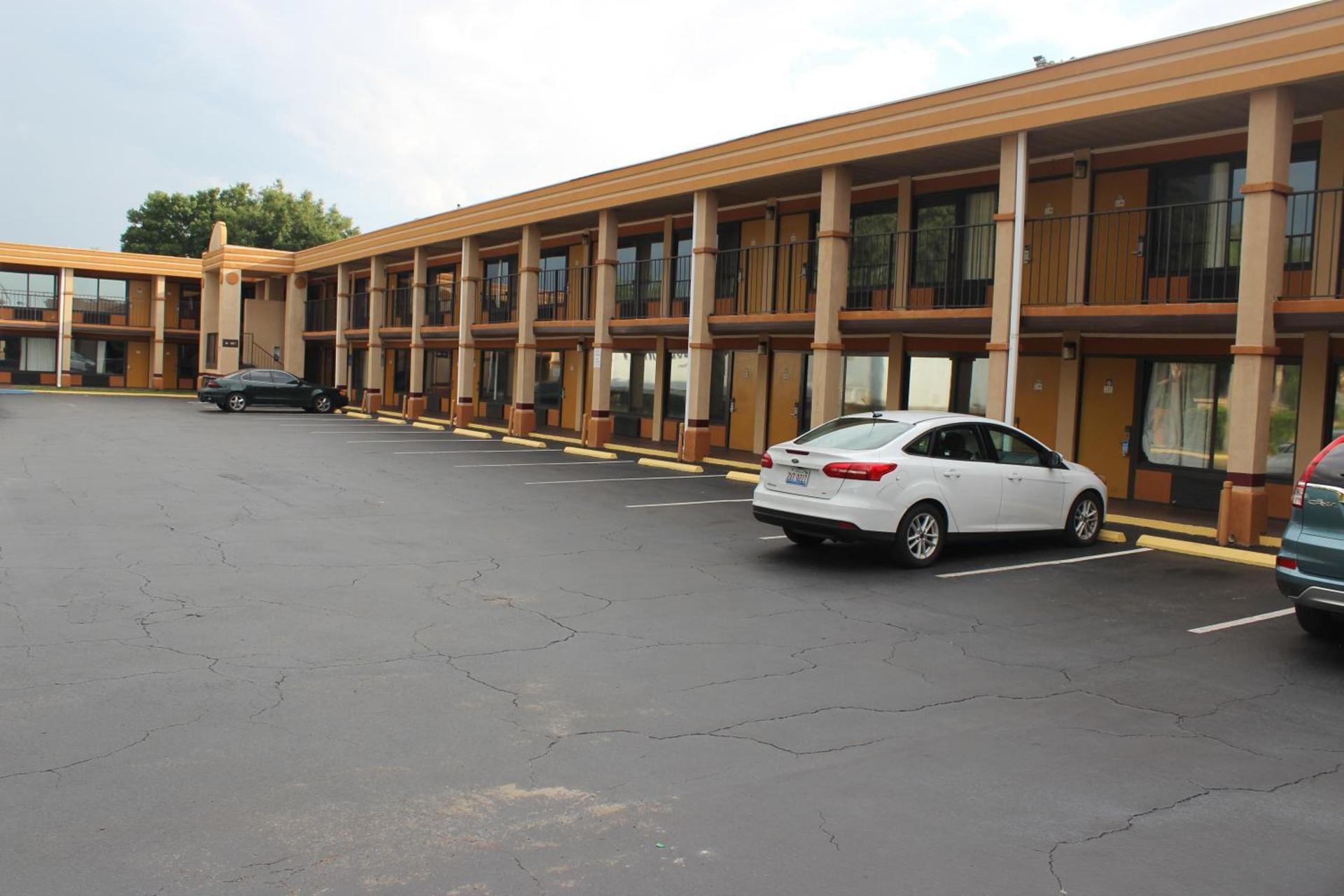 Tampa Inn Near Busch Gardens photo 34