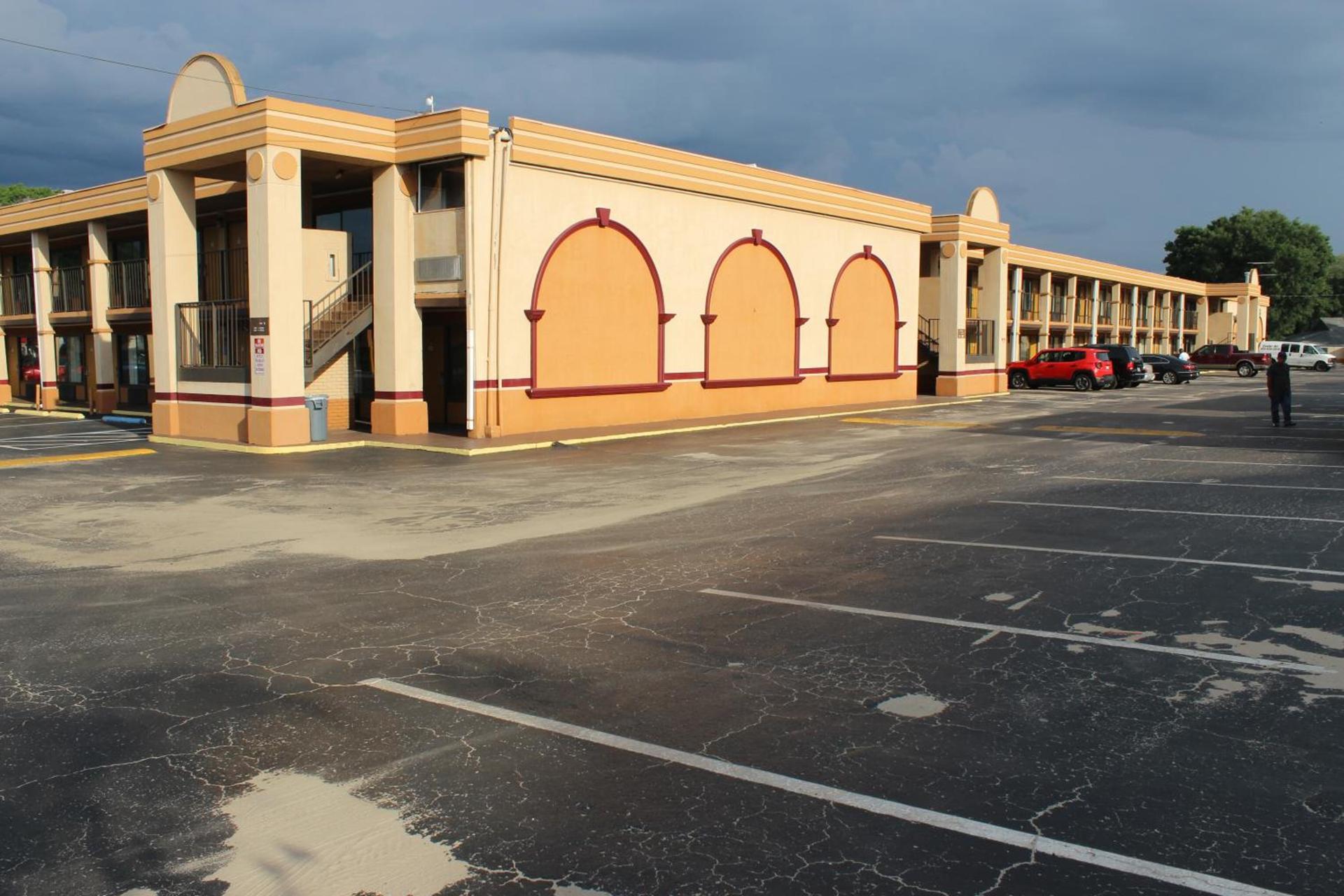 Tampa Inn Near Busch Gardens photo 38