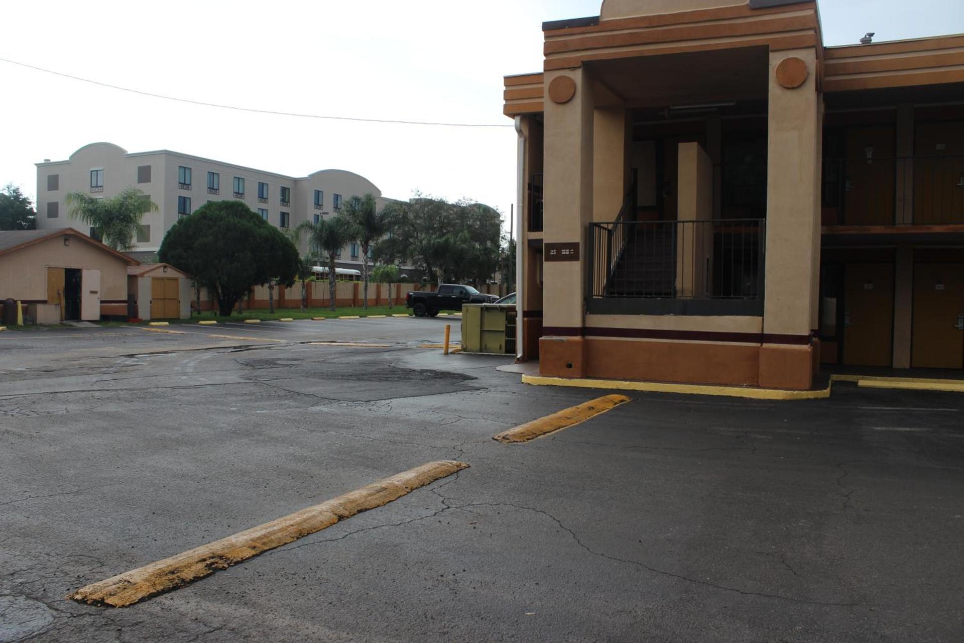 Tampa Inn Near Busch Gardens photo 40