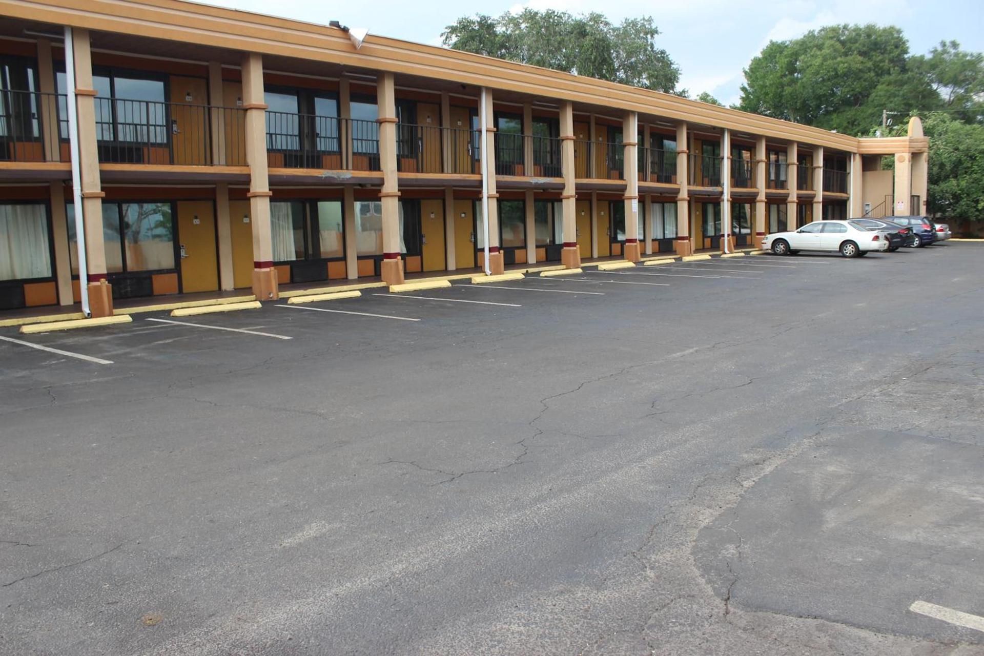 Tampa Inn Near Busch Gardens photo 41