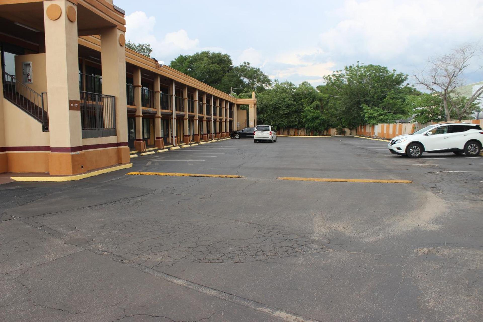 Tampa Inn Near Busch Gardens photo 42