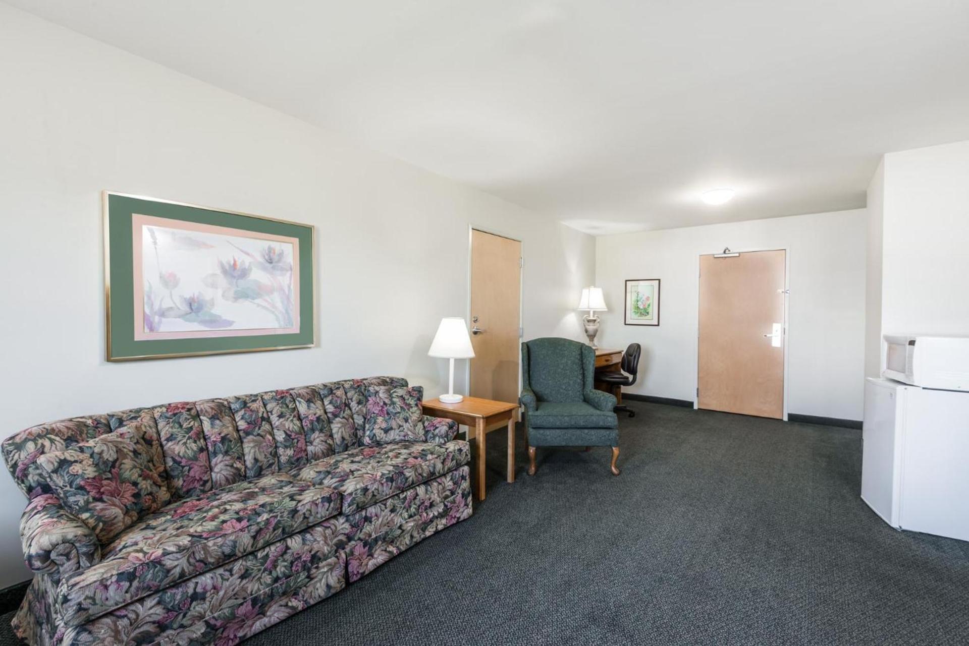 Super 8 by Wyndham Hagerstown/Halfway Area photo 25