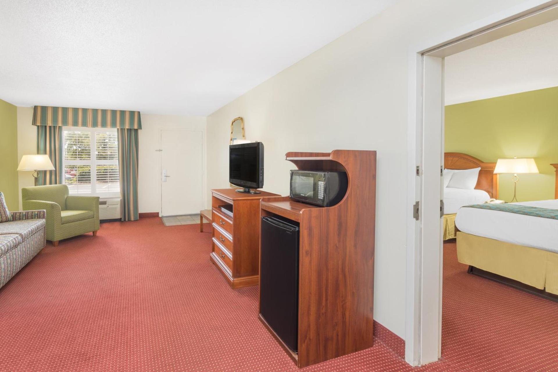 Baymont by Wyndham Orangeburg North photo 14