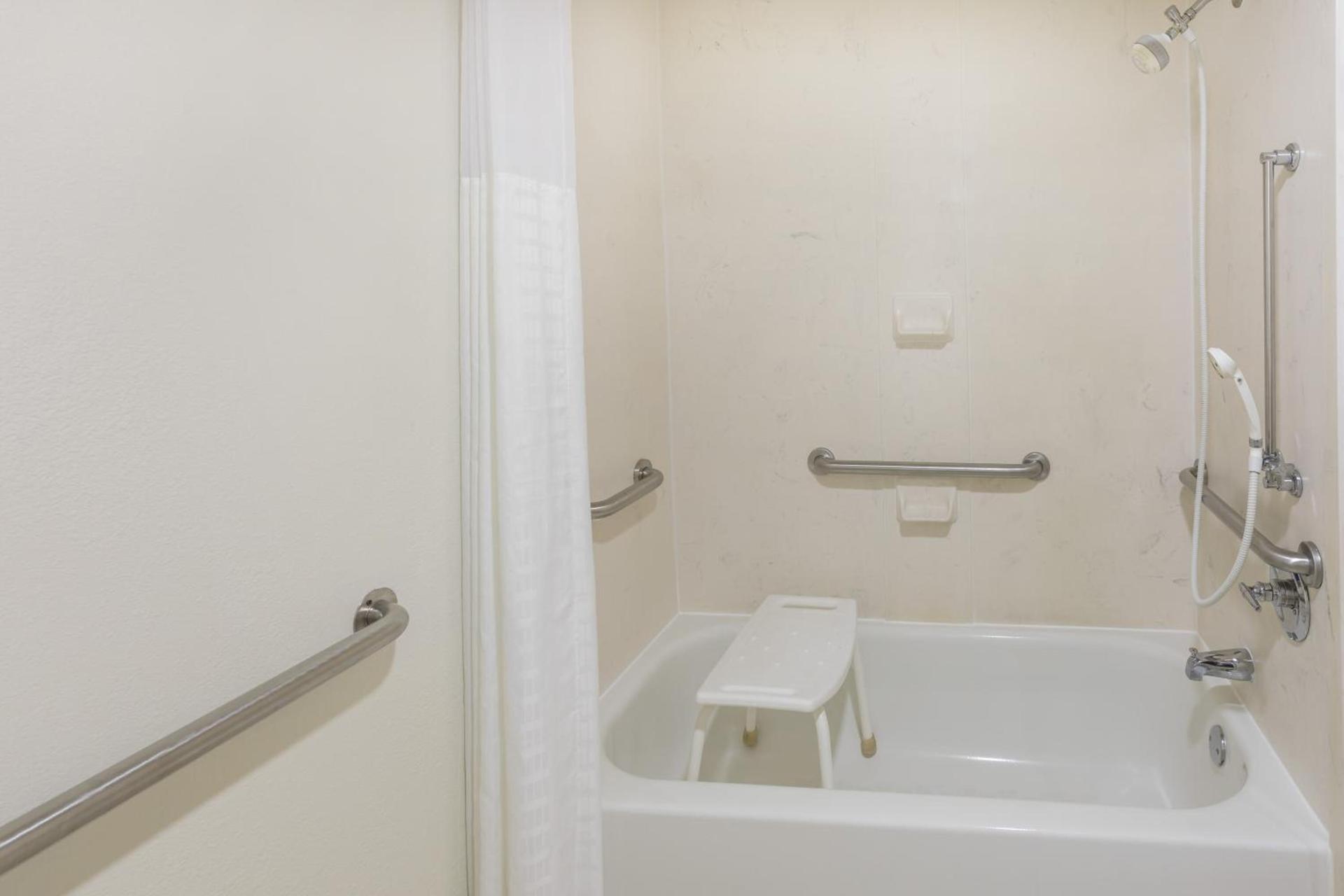 Baymont by Wyndham Orangeburg North photo 18