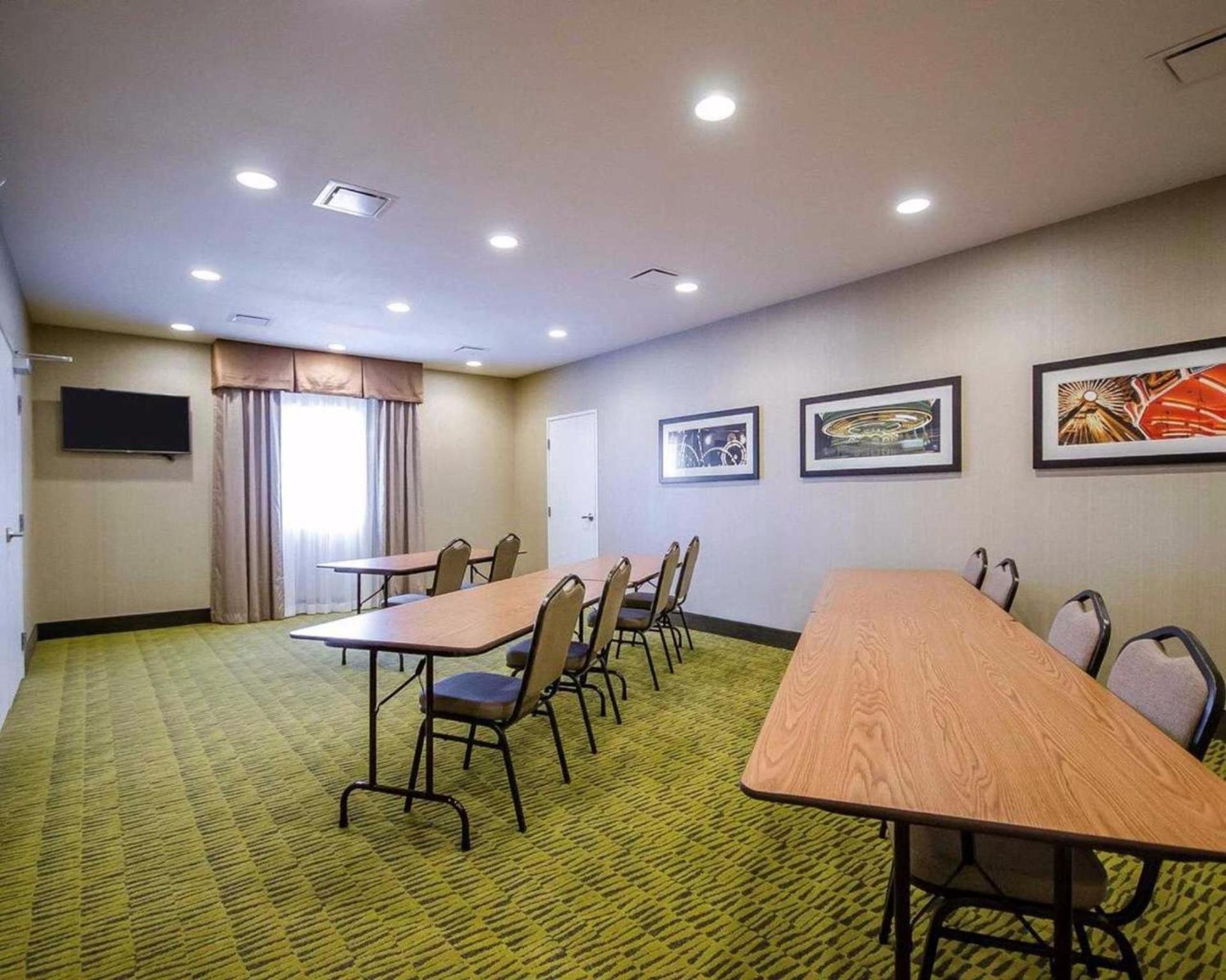 Comfort Inn Ferdinand photo 23