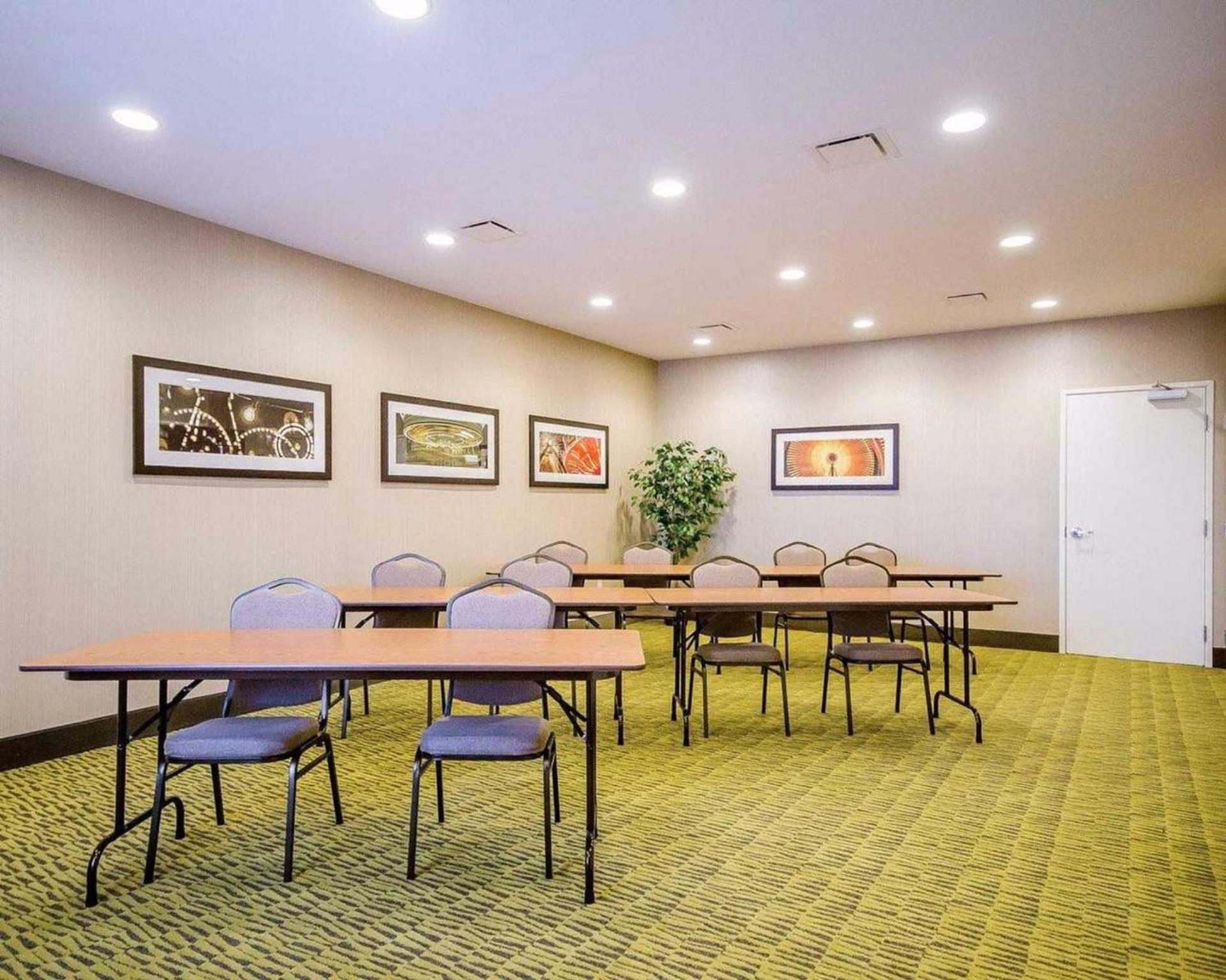 Comfort Inn Ferdinand photo 22