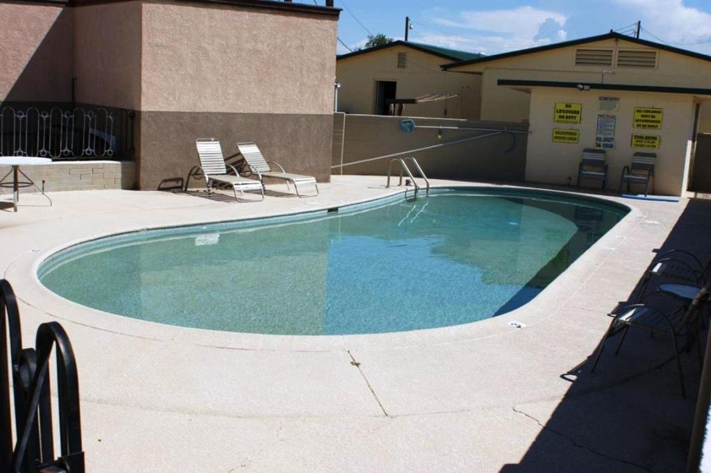 HWY Express Inn and Suites photo 2