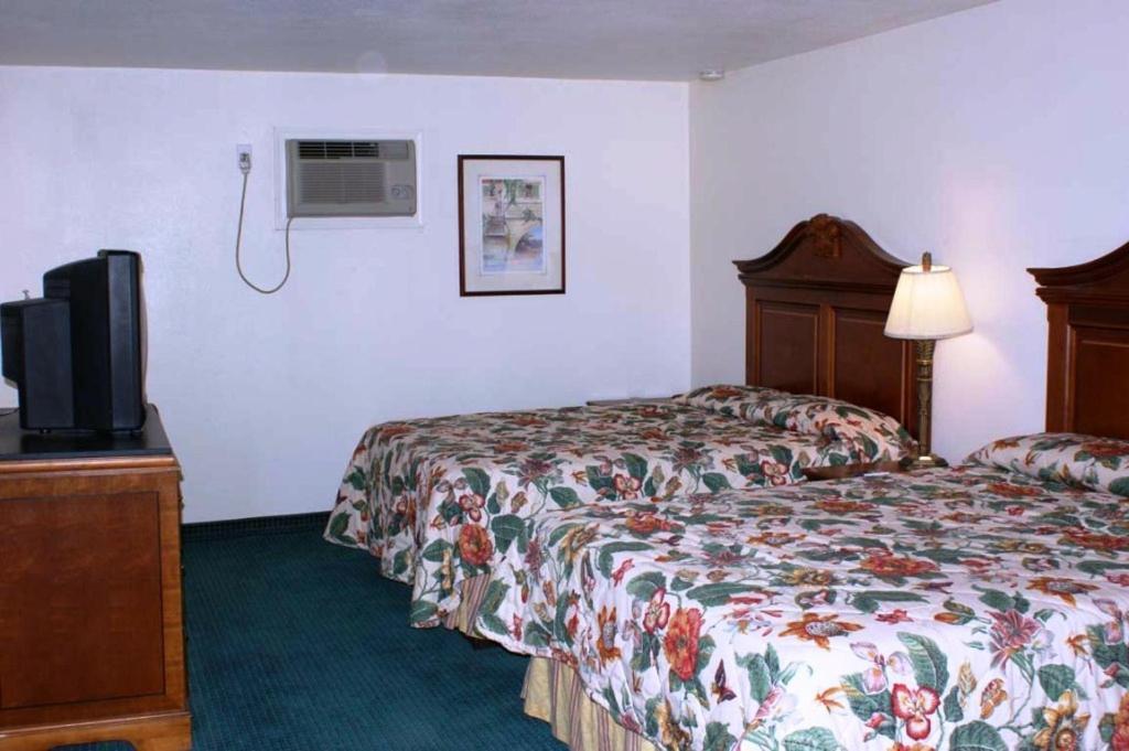 HWY Express Inn and Suites photo 19