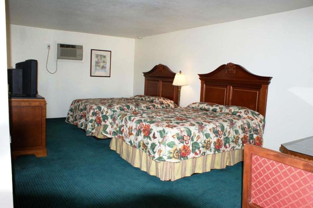 HWY Express Inn and Suites photo 22