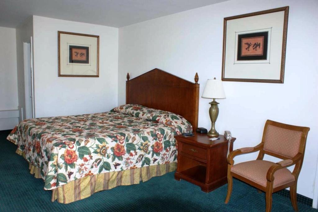 HWY Express Inn and Suites photo 26