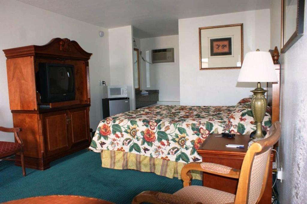 HWY Express Inn and Suites photo 27