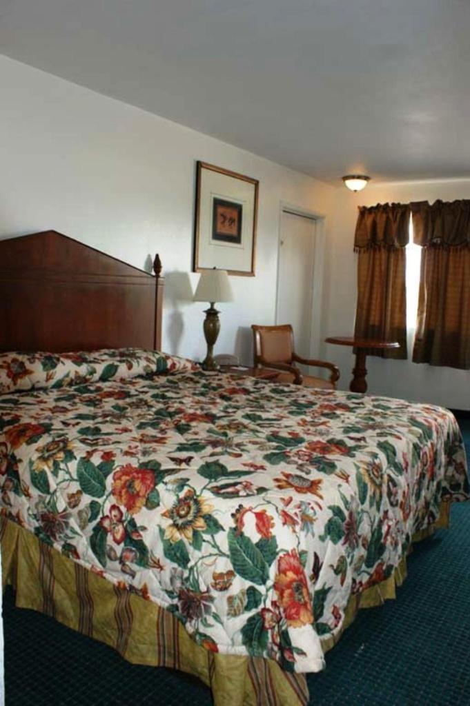 HWY Express Inn and Suites photo 12
