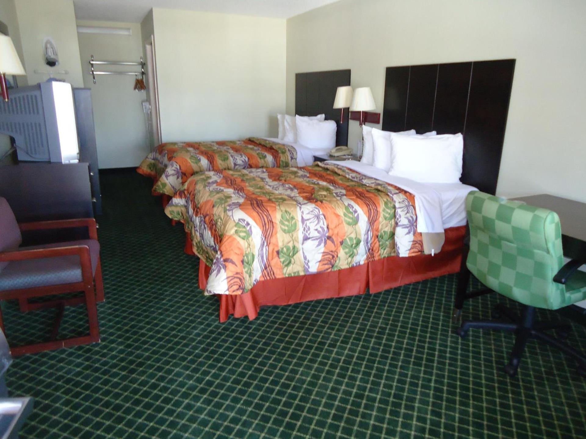 Days Inn by Wyndham Alma photo 7
