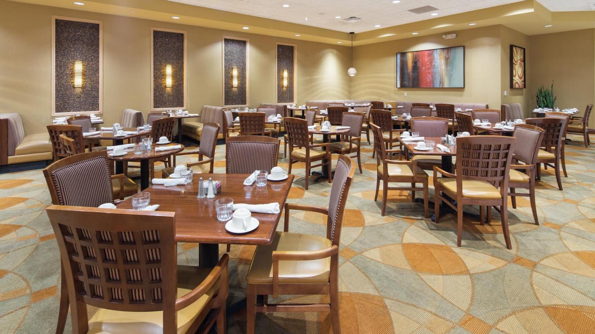 The Florida Hotel & Conference Center in the Florida Mall photo 18