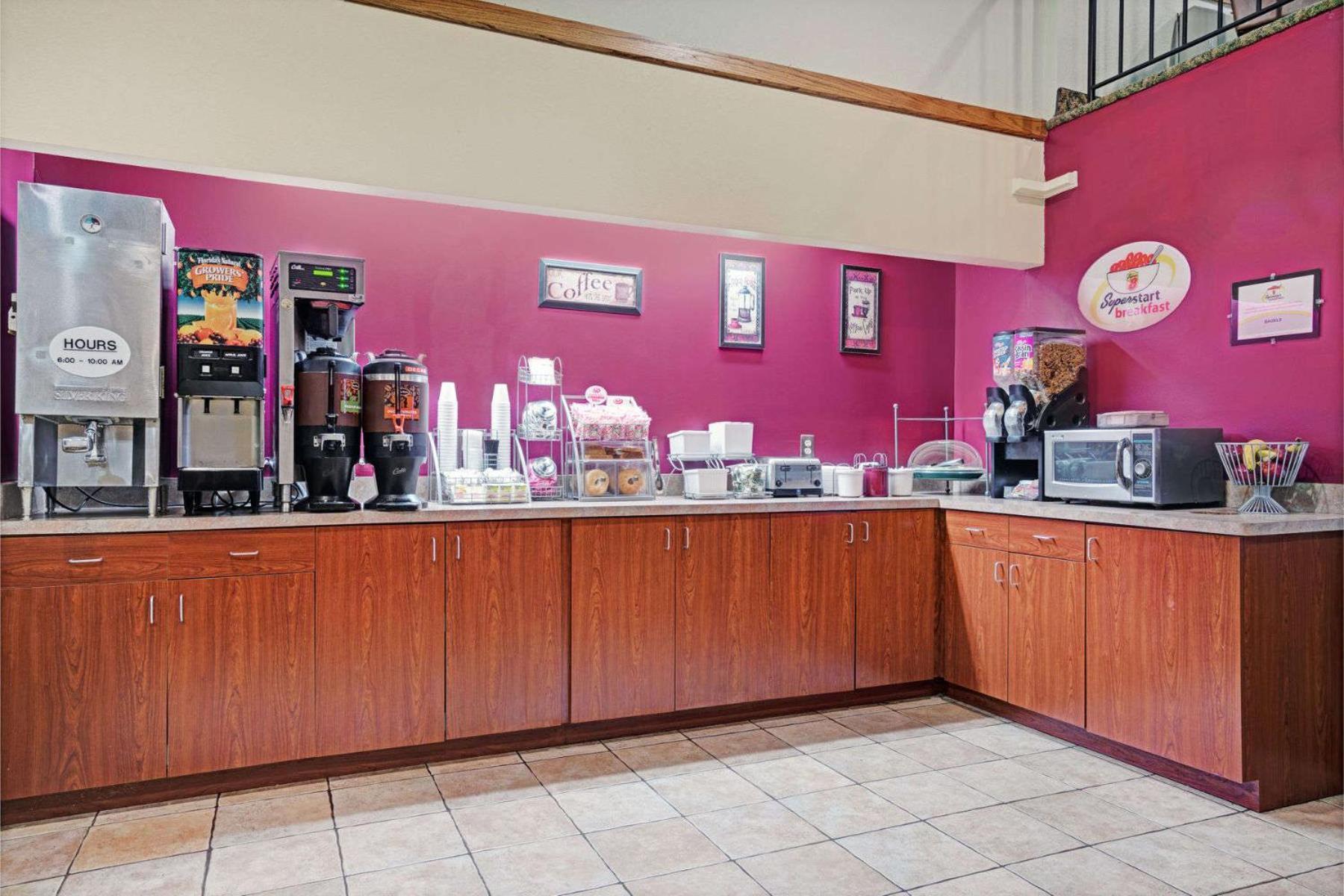 Super 8 by Wyndham Rogers Minnesota photo 23