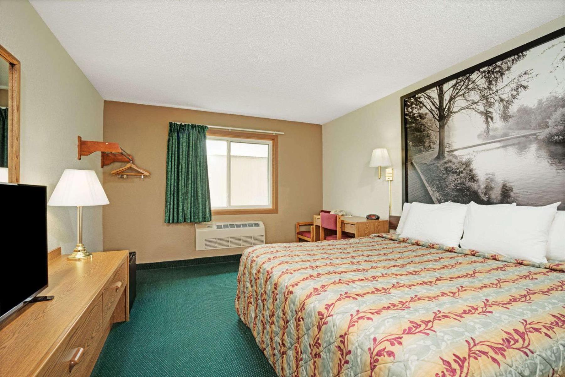 Super 8 by Wyndham Rogers Minnesota photo 32
