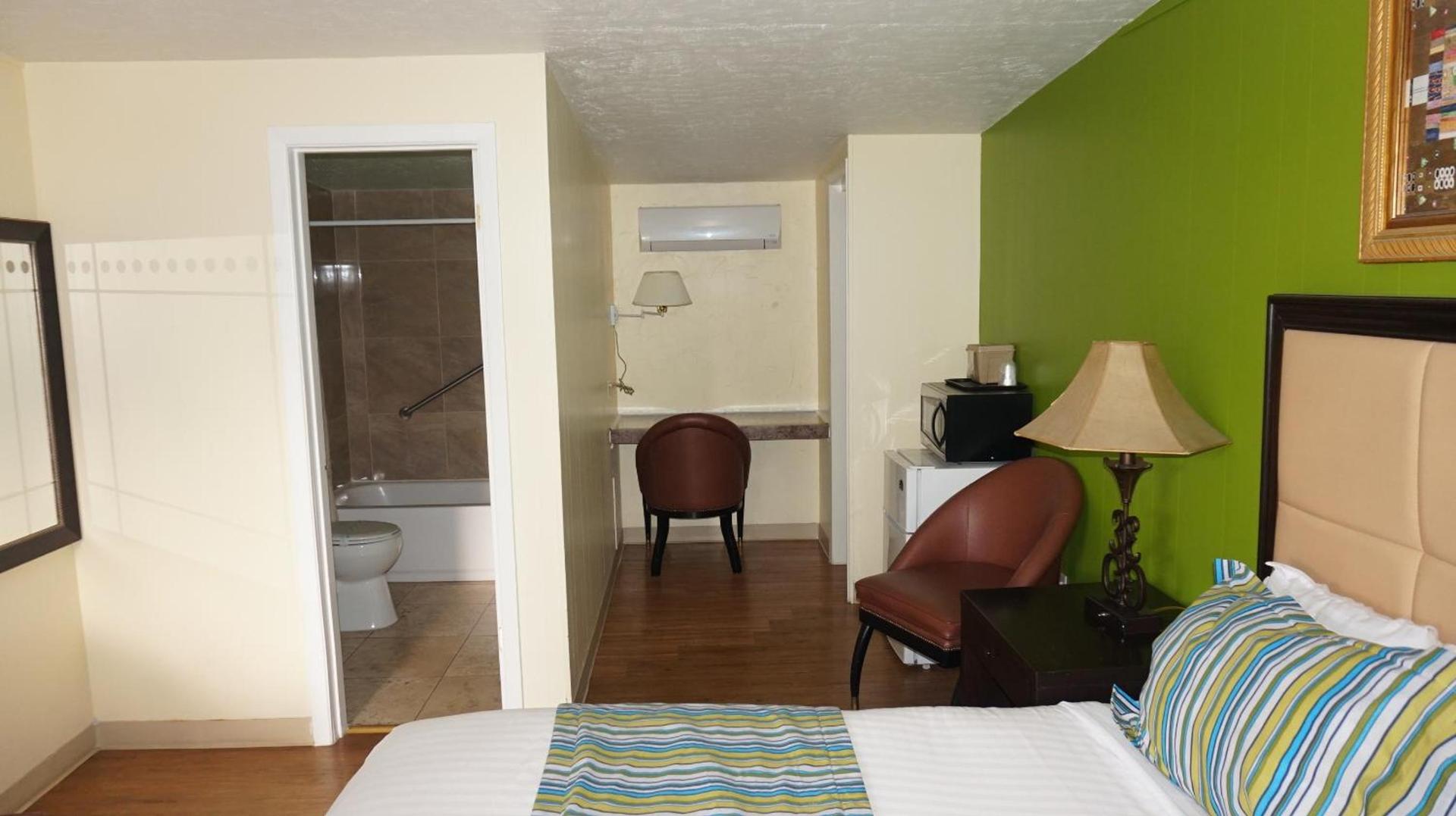 Eagle Crater Lake Inn photo 30