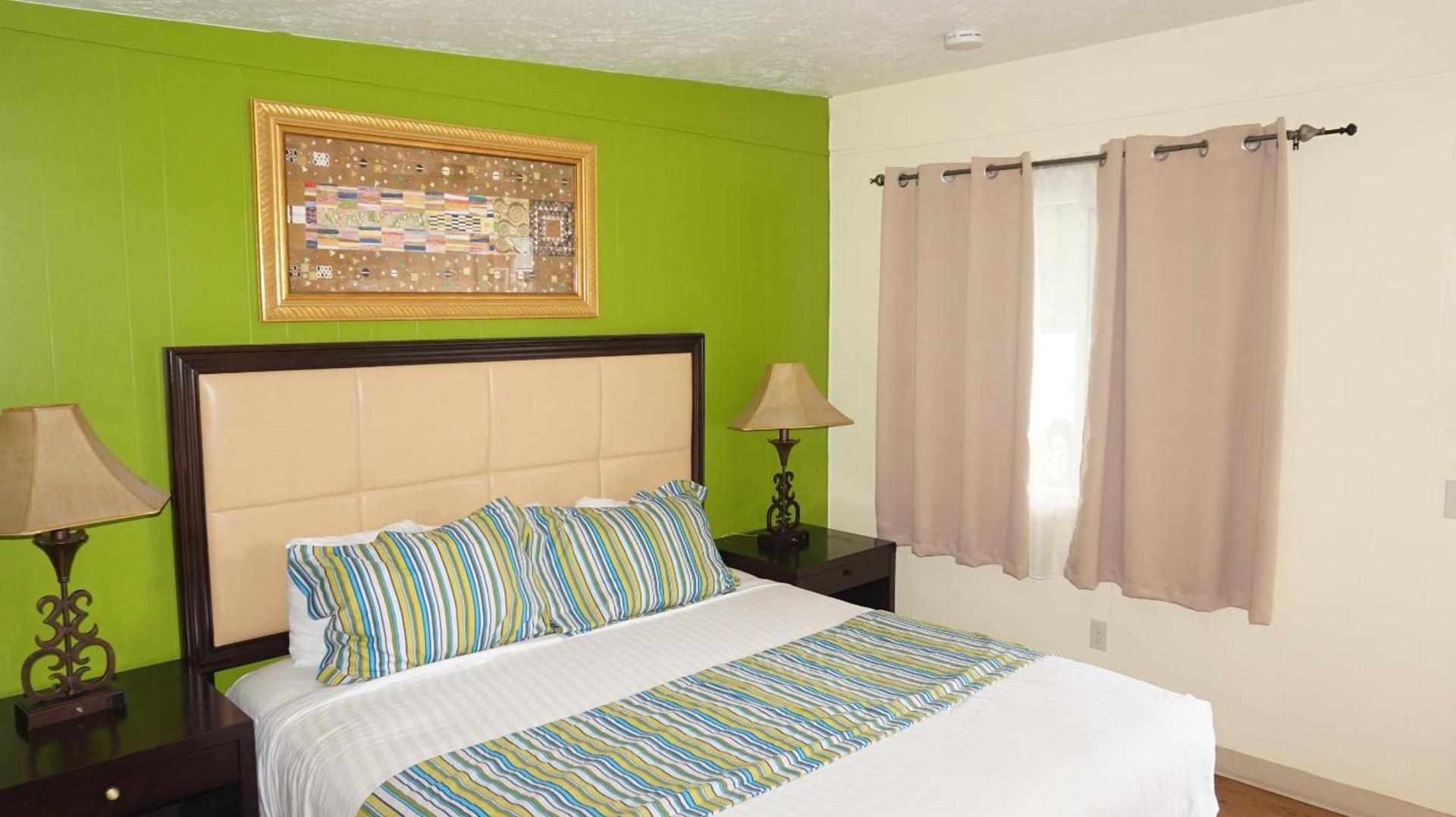 Eagle Crater Lake Inn photo 29